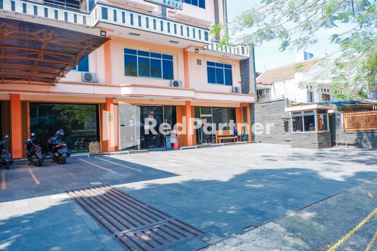 Grand Kembar Hotel Mitra Reddoorz Bandung Exterior foto