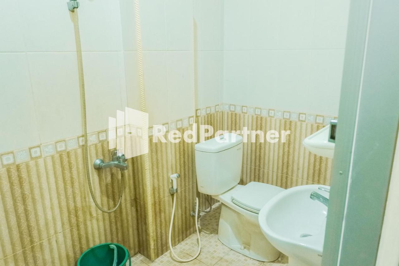 Grand Kembar Hotel Mitra Reddoorz Bandung Exterior foto