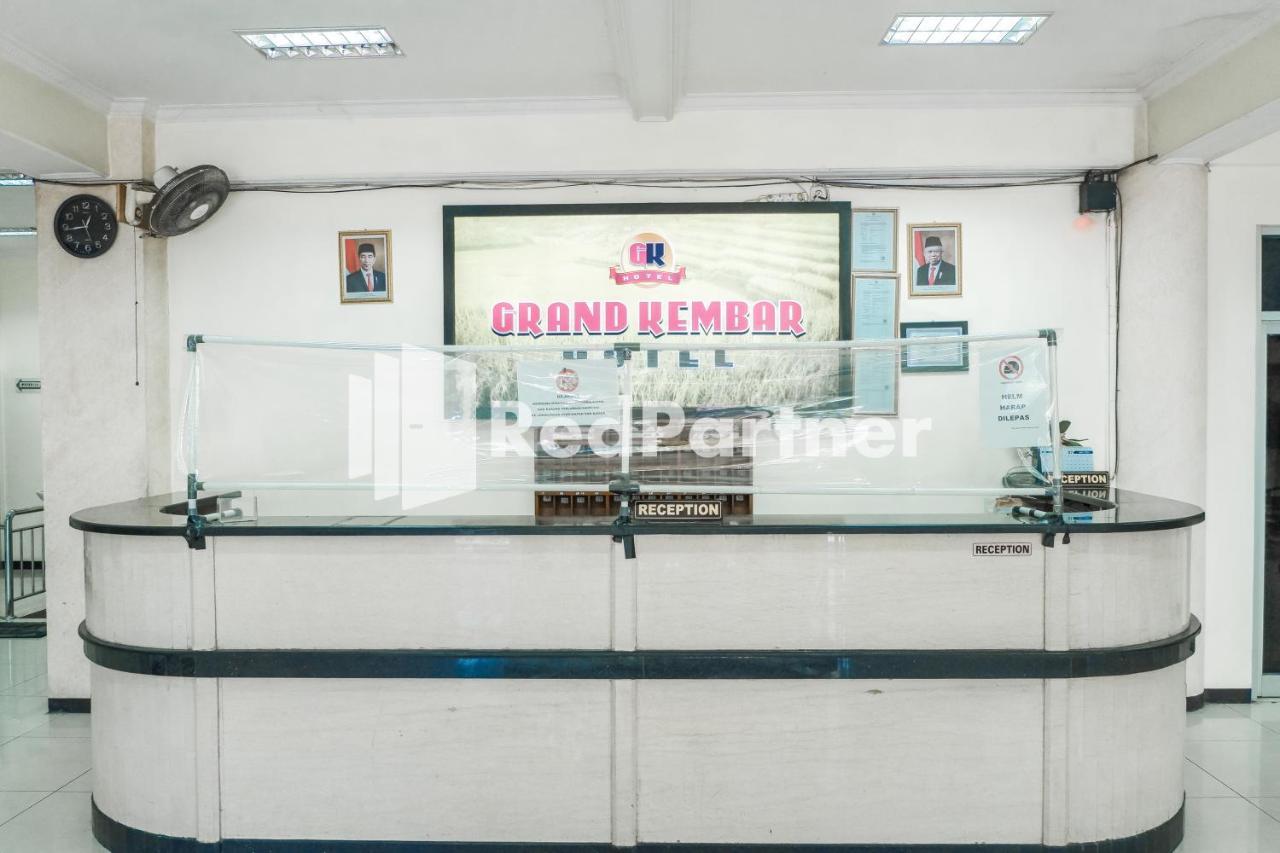 Grand Kembar Hotel Mitra Reddoorz Bandung Exterior foto